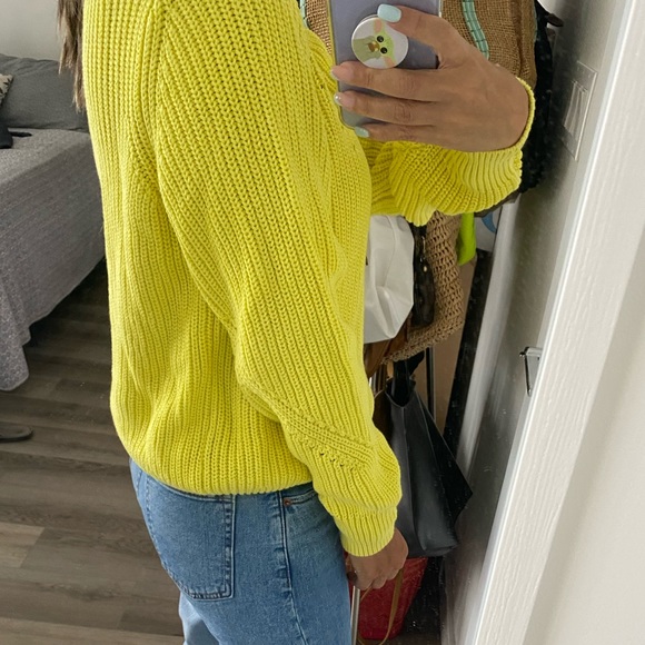 GAP knit sweater , yellow shade NWNT - Picture 4 of 14